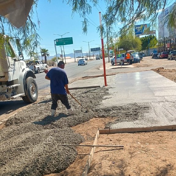 Rehabilitación de parque — colado de concreto en andadores